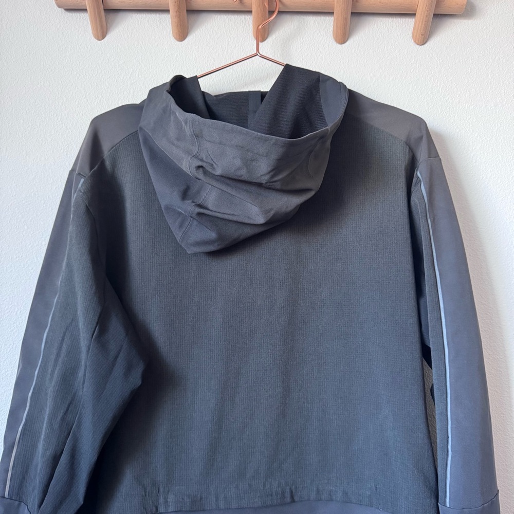 Lululemon Wrap Light Packable Jacket - image 7